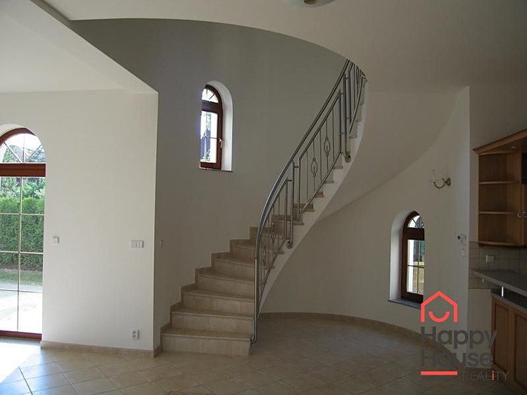 Pronájem  rodinného domu 243 m², pozemek 675 m² - foto 7