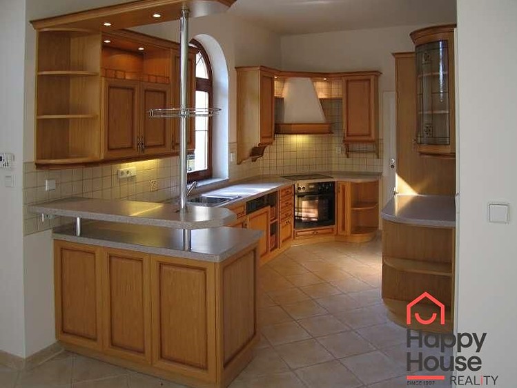 Pronájem  rodinného domu 243 m², pozemek 675 m² - foto 5