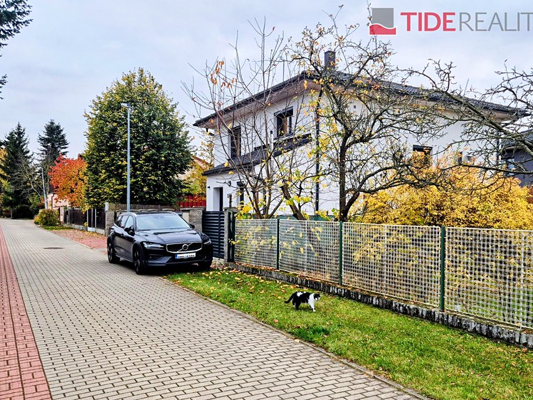Pronájem rodinného domu 156 m², pozemek 338 m² - foto 1