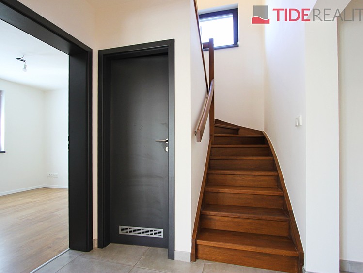 Pronájem rodinného domu 156 m², pozemek 338 m² - foto 7