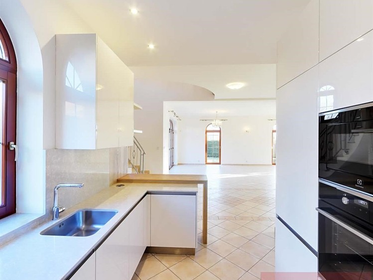 Pronájem rodinného domu 243 m², pozemek 328 m² - foto 3