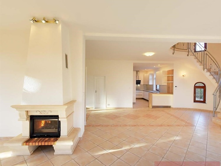 Pronájem rodinného domu 243 m², pozemek 328 m² - foto 2