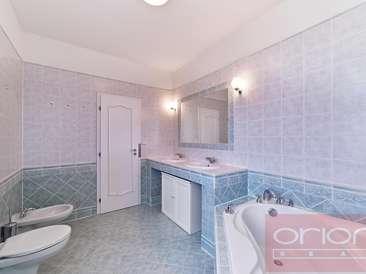Pronájem rodinného domu 243 m², pozemek 328 m² - foto 8