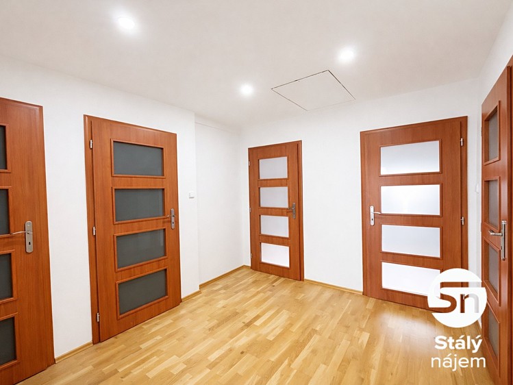 Pronájem rodinného domu 185 m², pozemek 640 m² - foto 4