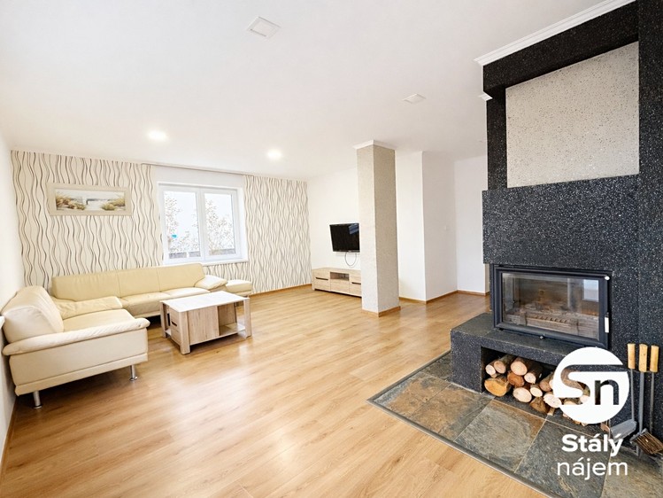 Pronájem rodinného domu 185 m², pozemek 640 m² - foto 1