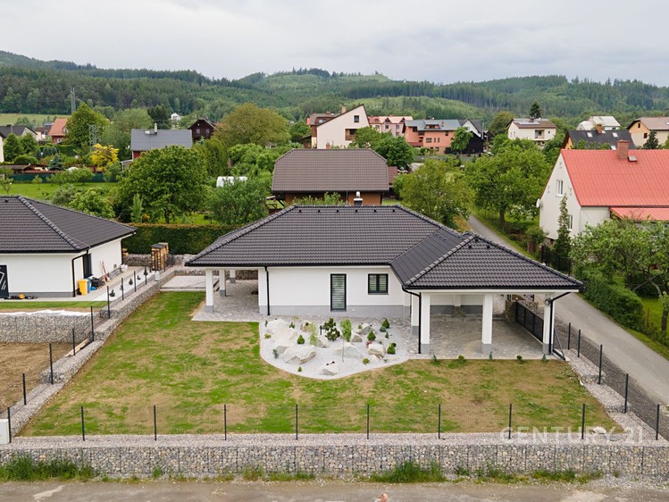 Pronájem rodinného domu 109 m², pozemek 793 m² - foto 1