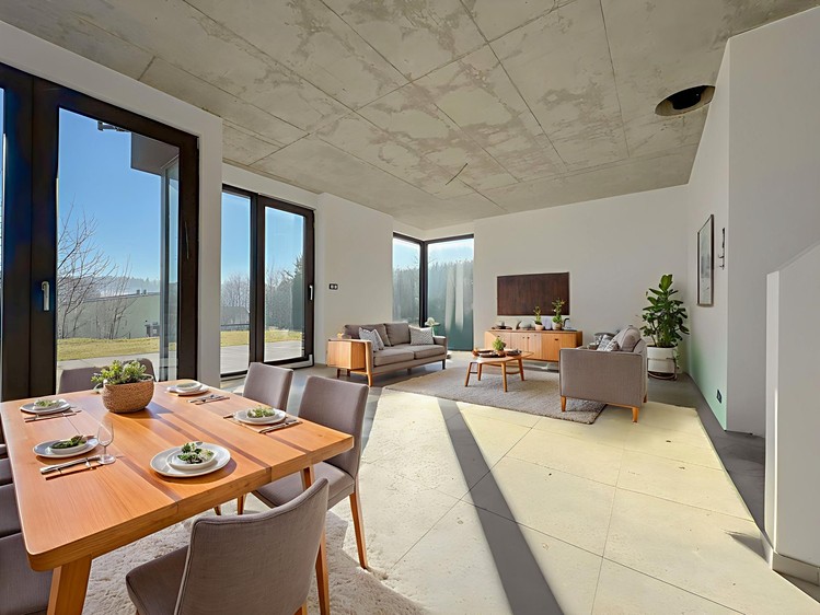 Pronájem rodinného domu 254 m², pozemek 717 m² - foto 2