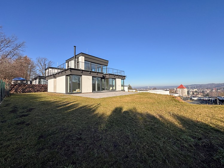 Pronájem rodinného domu 254 m², pozemek 717 m² - foto 3