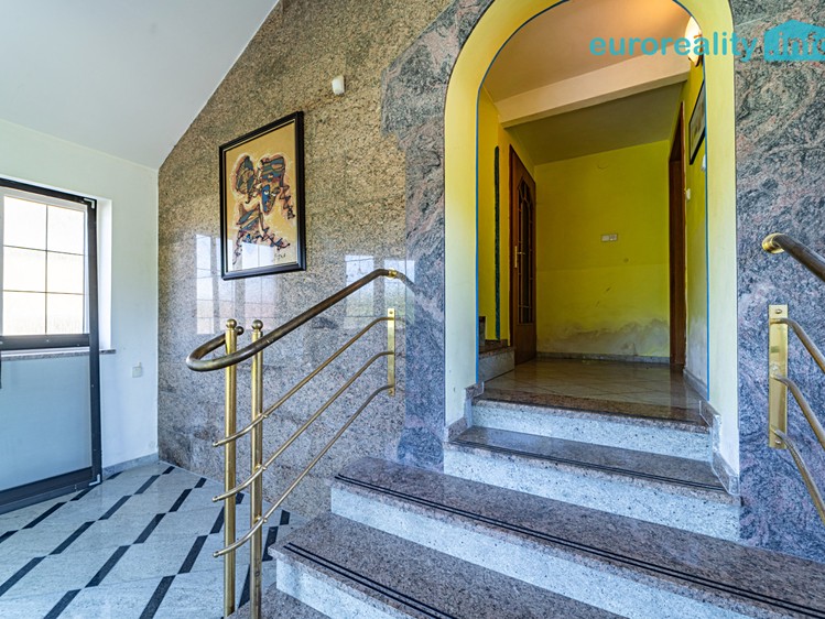 Pronájem  rodinného domu 210 m², pozemek 1 068 m² - foto 8