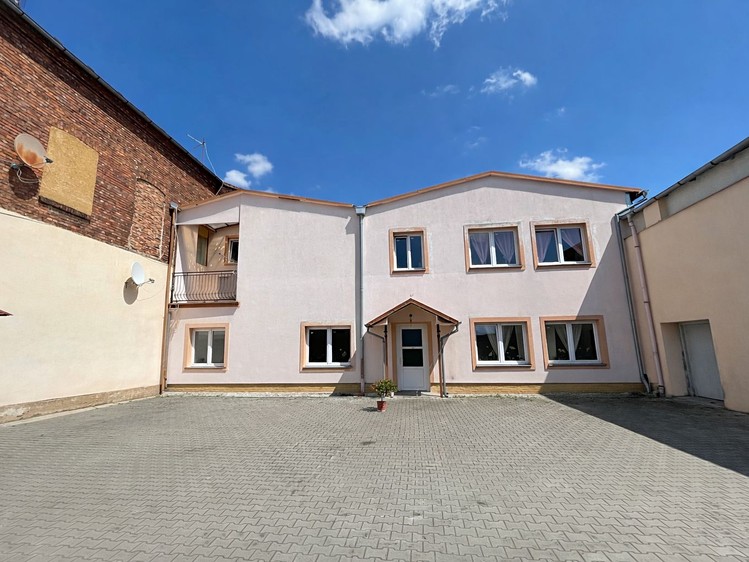 Pronájem rodinného domu 450 m², pozemek 1 m² - foto 2
