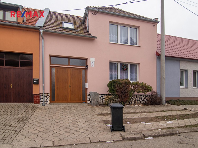 Pronájem rodinného domu 170 m², pozemek 300 m² - foto 1