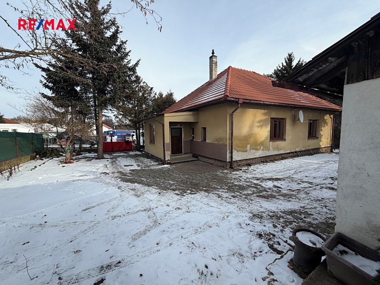 Pronájem rodinného domu 140 m², pozemek 2 032 m² - foto 1