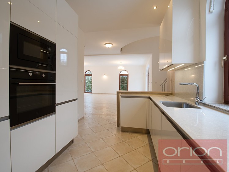 Pronájem rodinného domu 243 m², pozemek 328 m² - foto 3