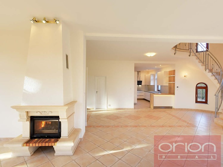 Pronájem rodinného domu 243 m², pozemek 328 m² - foto 2