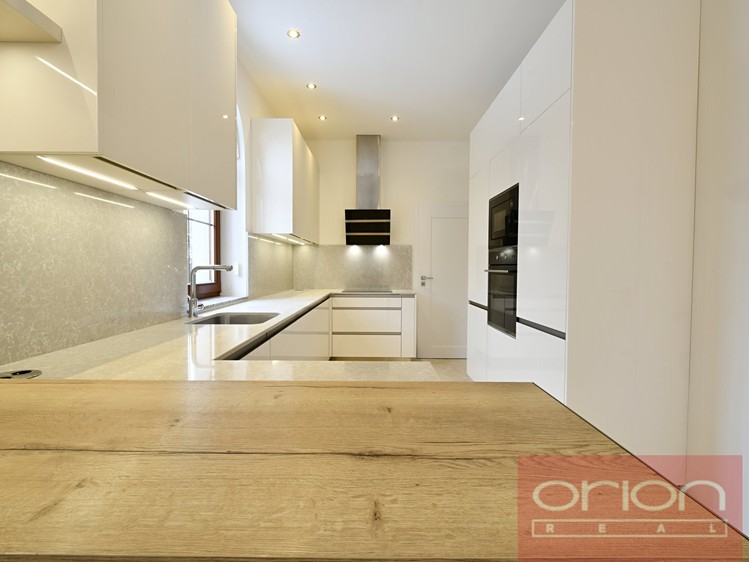 Pronájem rodinného domu 243 m², pozemek 328 m² - foto 4