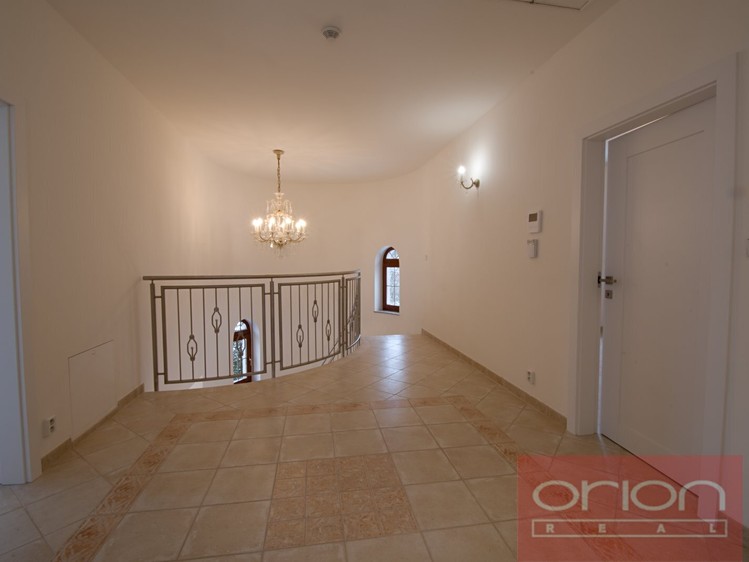 Pronájem rodinného domu 243 m², pozemek 328 m² - foto 8