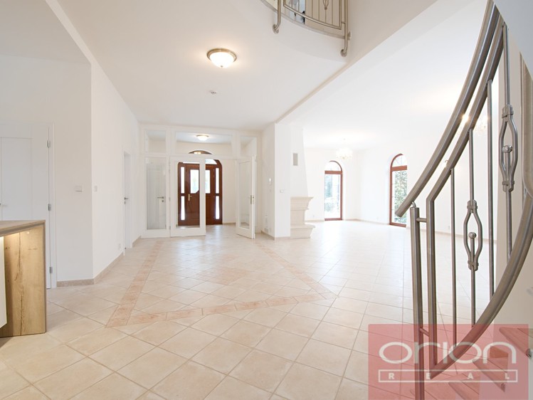 Pronájem rodinného domu 243 m², pozemek 328 m² - foto 5