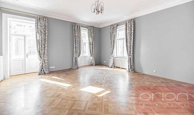 Pronájem rodinného domu 827 m², pozemek 8 770 m² - foto 2