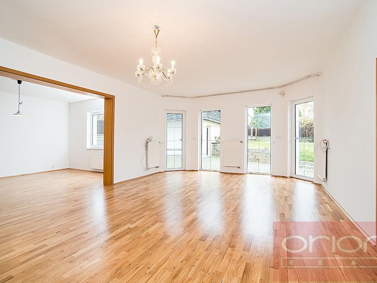 Pronájem rodinného domu 400 m², pozemek 950 m² - foto 2