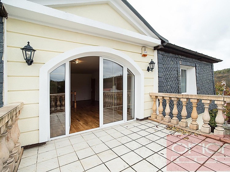 Pronájem rodinného domu 400 m², pozemek 950 m² - foto 6