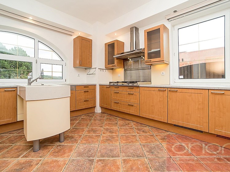 Pronájem rodinného domu 400 m², pozemek 950 m² - foto 8