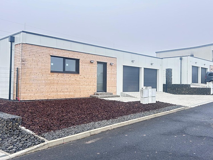 Pronájem rodinného domu 220 m², pozemek 650 m² - foto 1