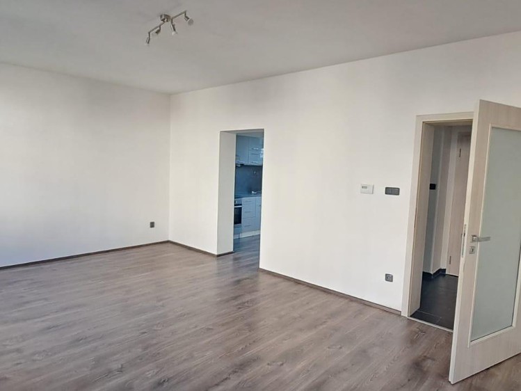 Pronájem rodinného domu 138 m², pozemek 320 m² - foto 2
