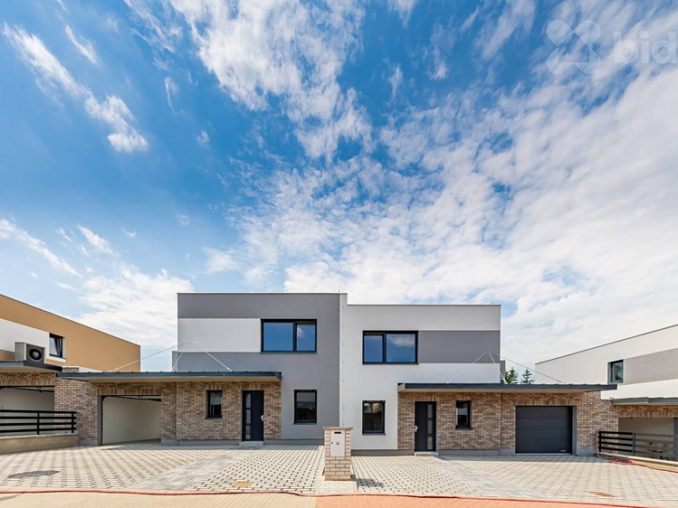 Pronájem rodinného domu 126 m², pozemek 497 m² - foto 1
