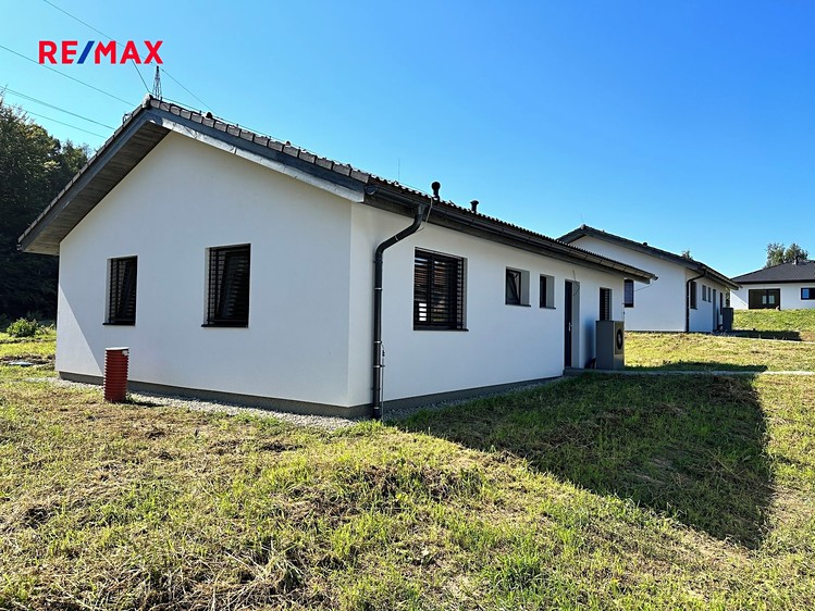 Pronájem rodinného domu 90 m², pozemek 3 341 m² - foto 1