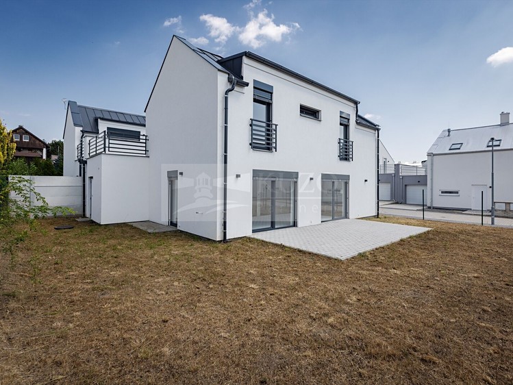 Pronájem rodinného domu 164 m², pozemek 320 m² - foto 1