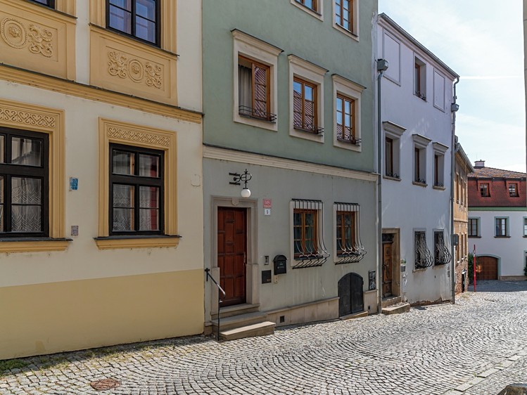Pronájem rodinného domu 360 m², pozemek 121 m² - foto 1