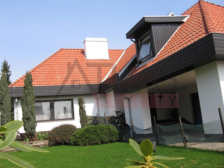 Pronájem rodinného domu 417 m², pozemek 1 000 m² - foto 1