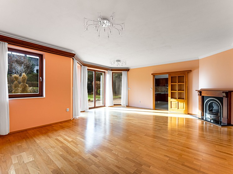 Pronájem rodinného domu 300 m², pozemek 713 m² - foto 3