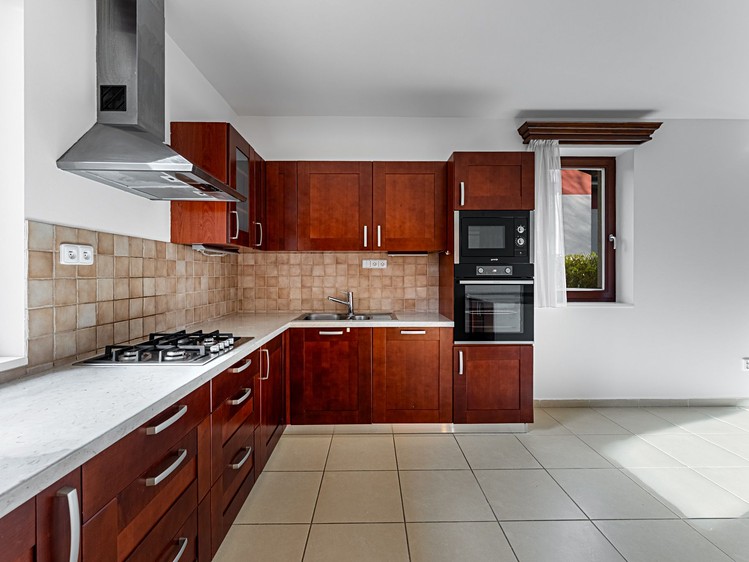 Pronájem rodinného domu 300 m², pozemek 713 m² - foto 6