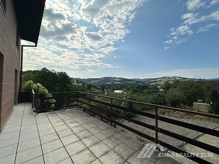 Pronájem rodinného domu 230 m², pozemek 684 m² - foto 4