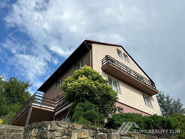 Pronájem rodinného domu 230 m², pozemek 684 m² - foto 2