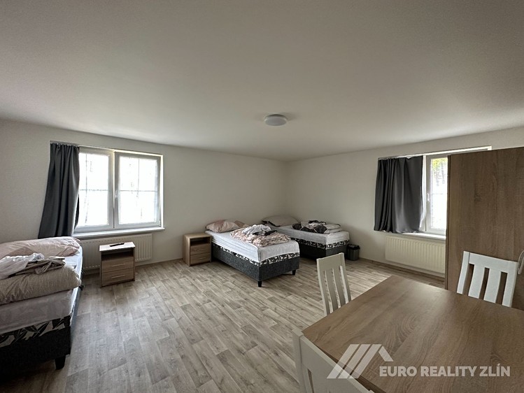 Pronájem rodinného domu 230 m², pozemek 684 m² - foto 8