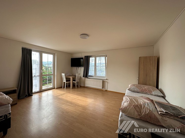 Pronájem rodinného domu 230 m², pozemek 684 m² - foto 7