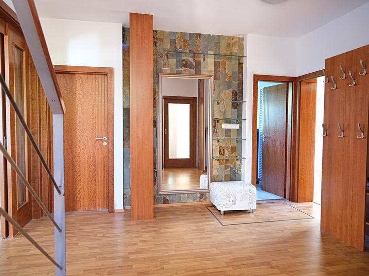 Pronájem  rodinného domu 280 m², pozemek 579 m² - foto 3