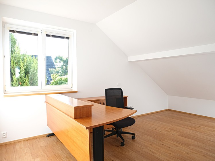 Pronájem  rodinného domu 280 m², pozemek 579 m² - foto 5