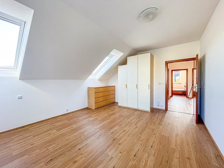 Pronájem  rodinného domu 280 m², pozemek 579 m² - foto 6