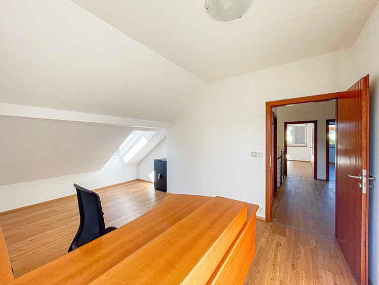 Pronájem  rodinného domu 280 m², pozemek 579 m² - foto 8