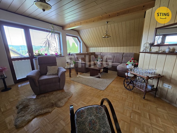 Pronájem rodinného domu 170 m², pozemek 878 m² - foto 2
