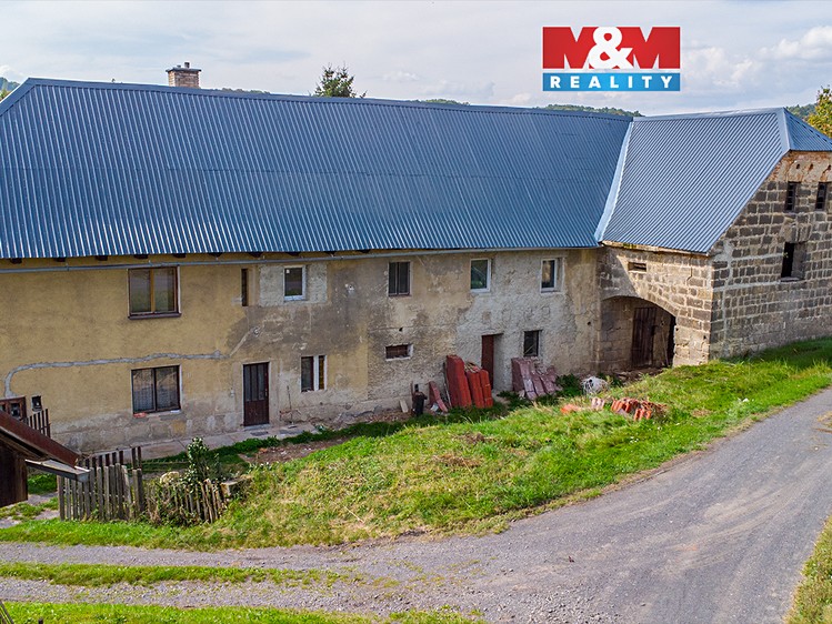 Pronájem rodinného domu 1 266 m², pozemek 957 m² - foto 1