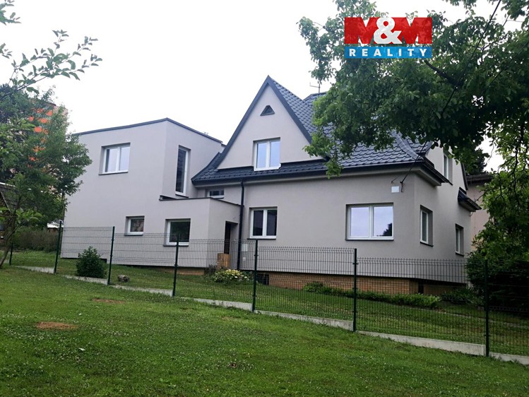 Pronájem rodinného domu 270 m², pozemek 1 143 m² - foto 1