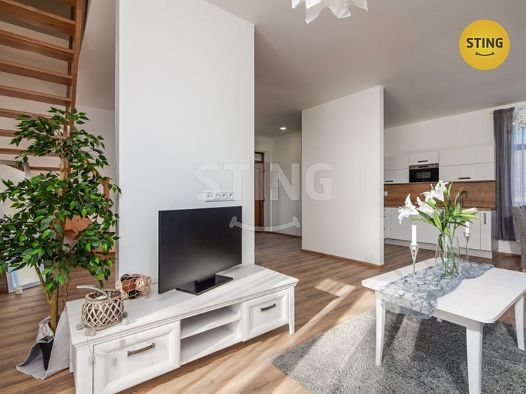 Pronájem rodinného domu 106 m², pozemek 855 m² - foto 3