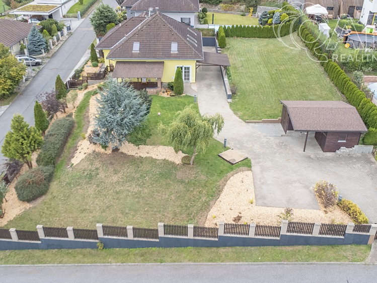 Pronájem vícegeneračního domu 267 m², pozemek 1 554 m² - foto 2