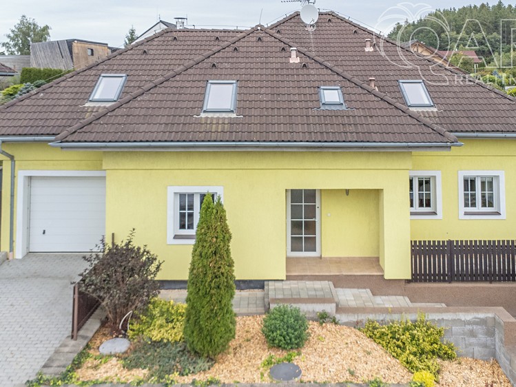 Pronájem vícegeneračního domu 267 m², pozemek 1 554 m² - foto 1