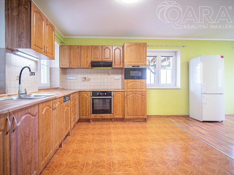 Pronájem vícegeneračního domu 267 m², pozemek 1 554 m² - foto 8