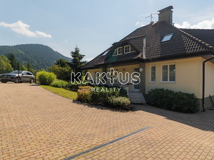 Pronájem rodinného domu 356 m², pozemek 4 093 m² - foto 3
